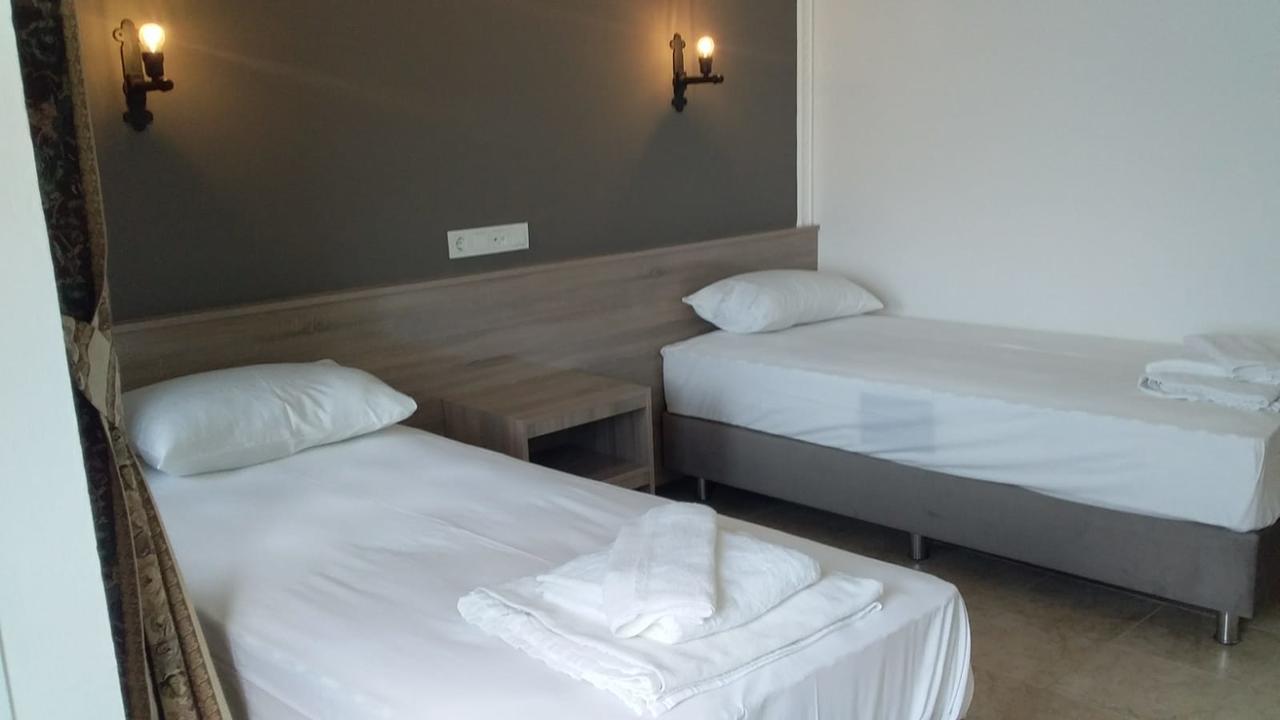 Hotel Leon Foça Extérieur photo