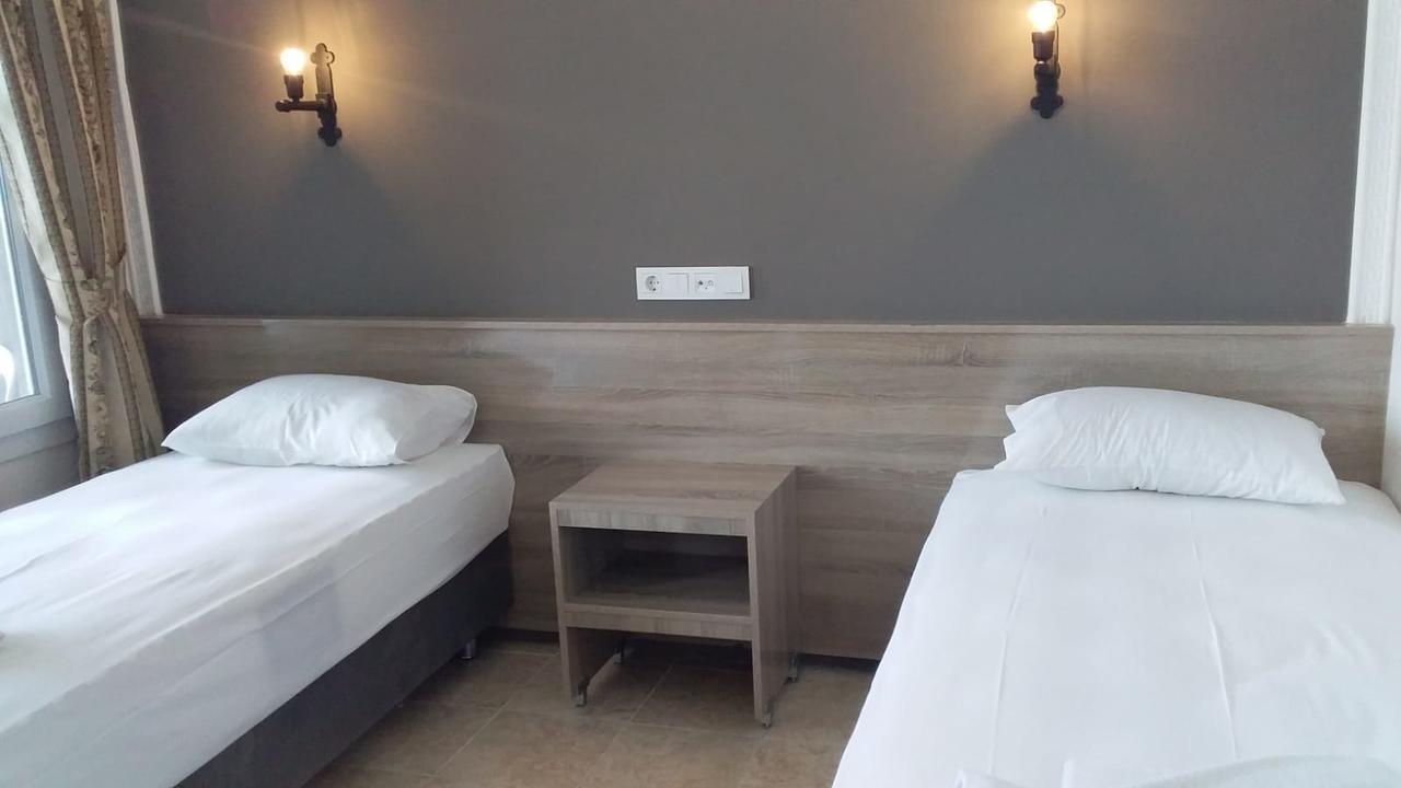 Hotel Leon Foça Extérieur photo